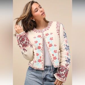 Detailed Sweetie Beige Embroidered Collarless Jacket